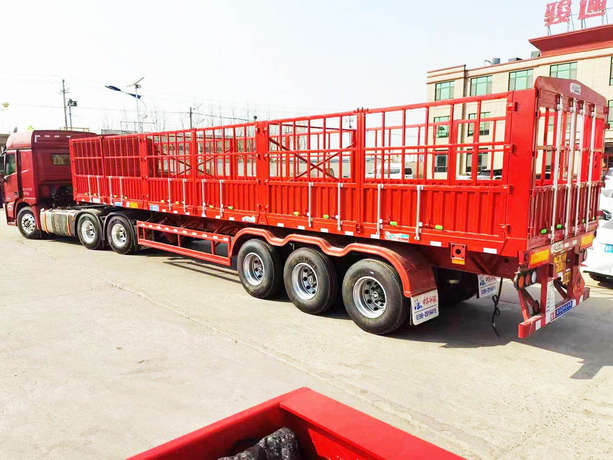 仓栅式运输半挂车