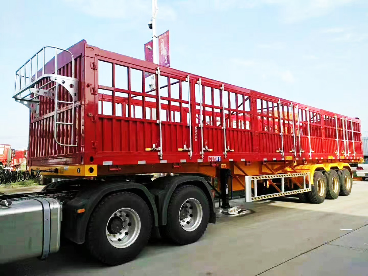 仓栅式运输半挂车