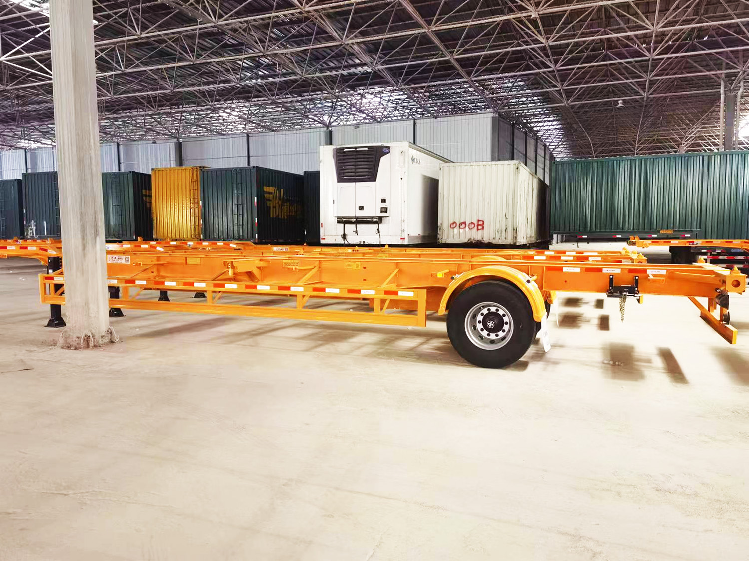 集装箱运输半挂车